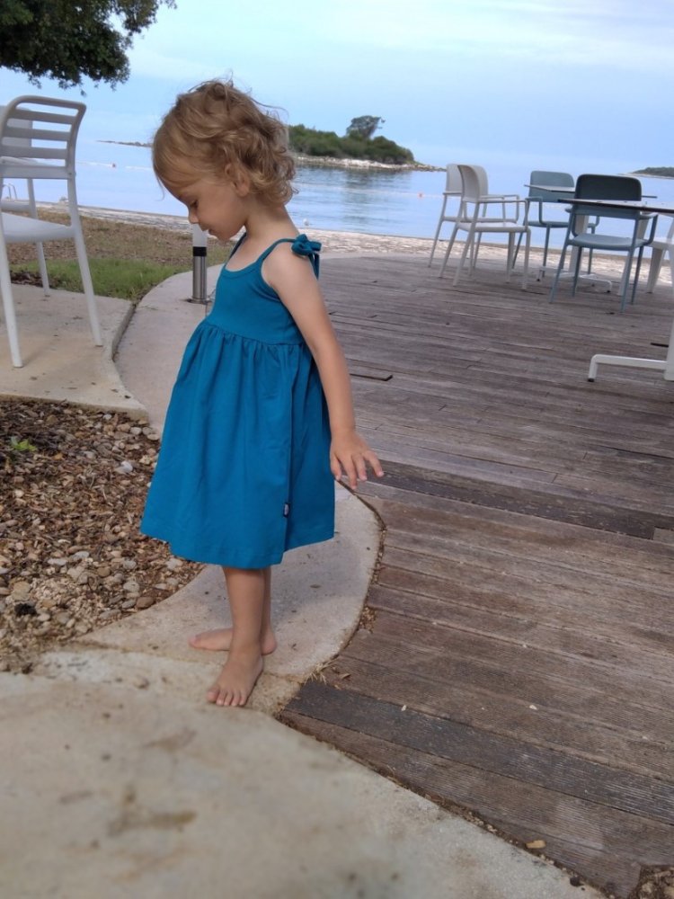 Abito da bambino con tasche, lacci sulle spalle, turchese scuro 86 - immagine 4