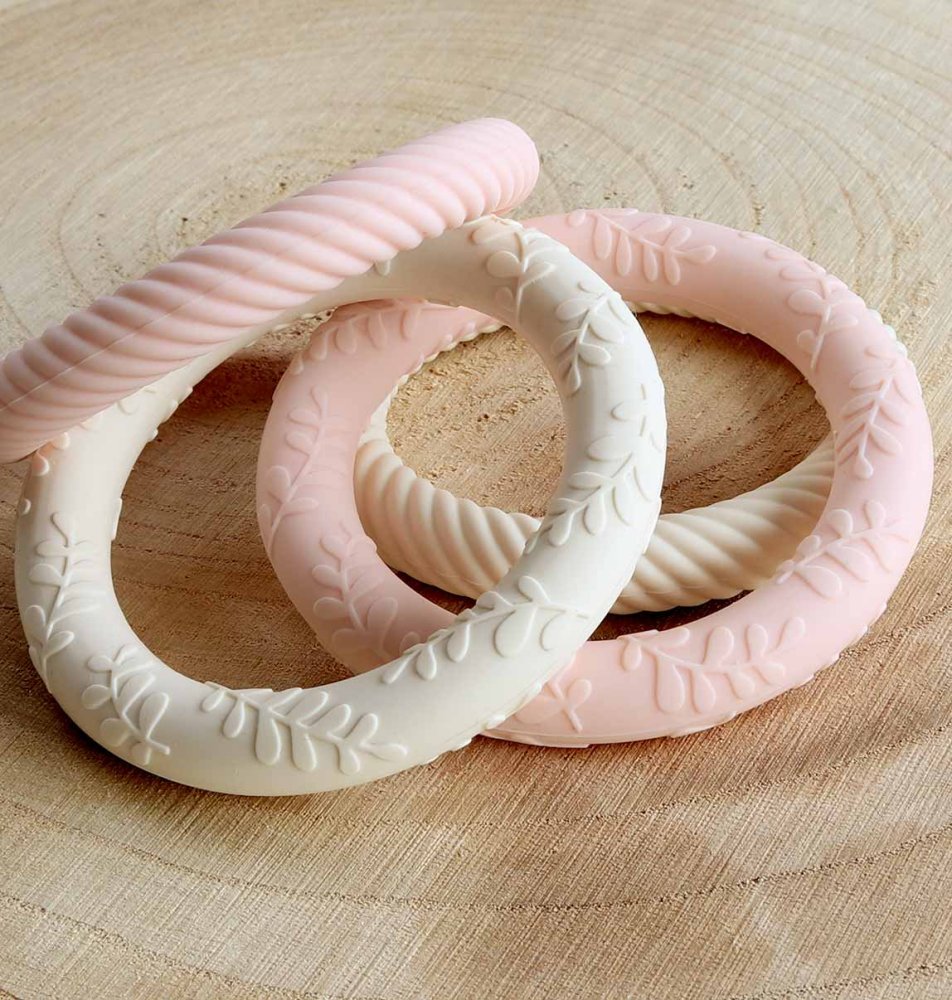 A Little Lovely Company - Massaggiagengive in silicone a forma di foglia - Crema di fragole, 2 pz - immagine 6