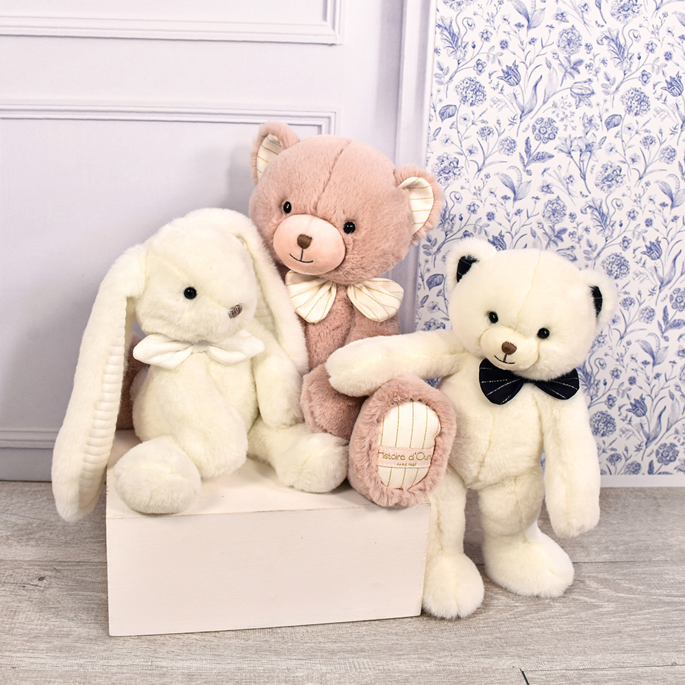 Doudou Histoire d´Ours Pluszowy miś z granatową muszką 30 cm - obrazek 3