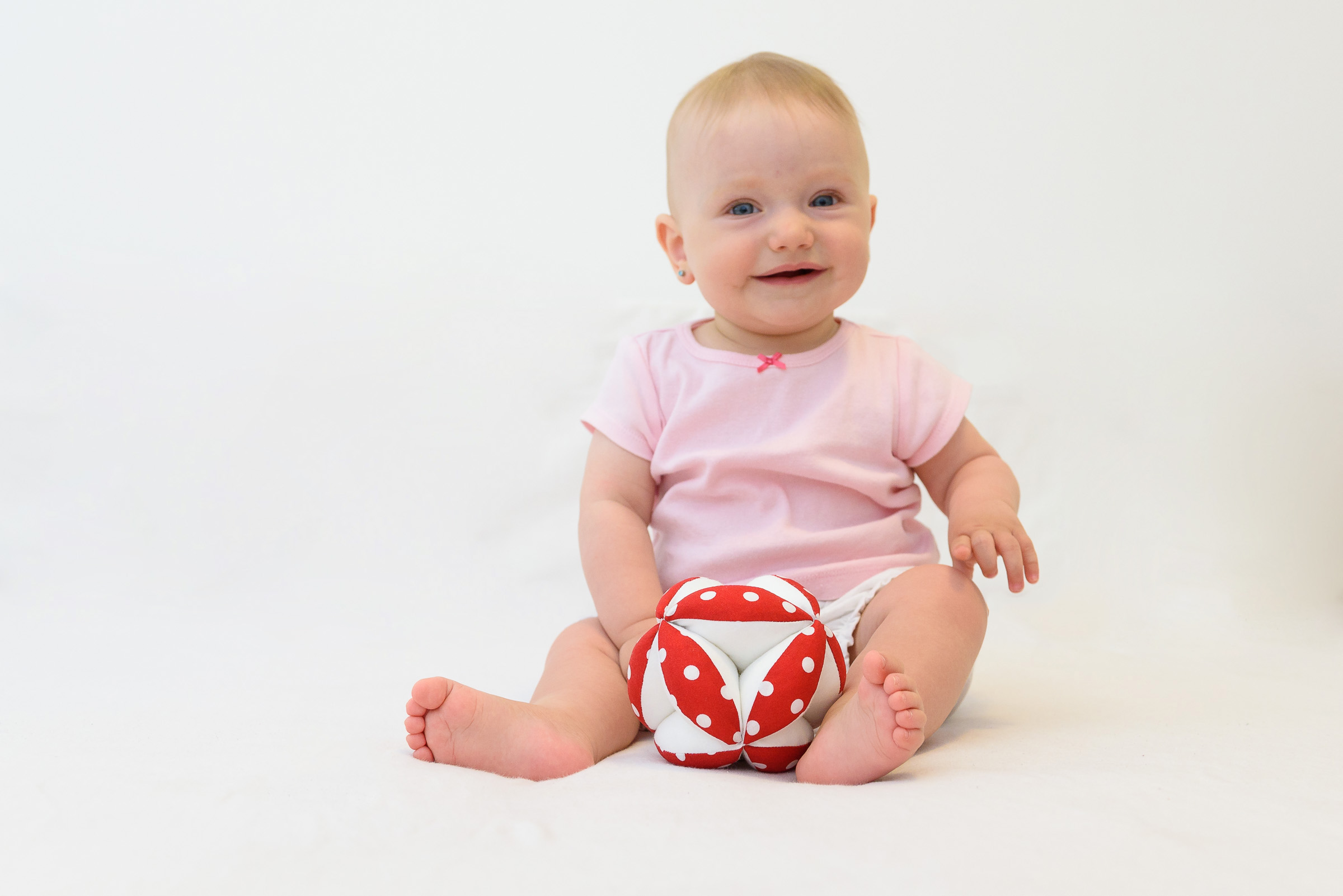 MyMoo Montessori Gripping Ball - Polka Dots/Red,MyMoo Montessori Gripping Ball - Polka Dots/Red