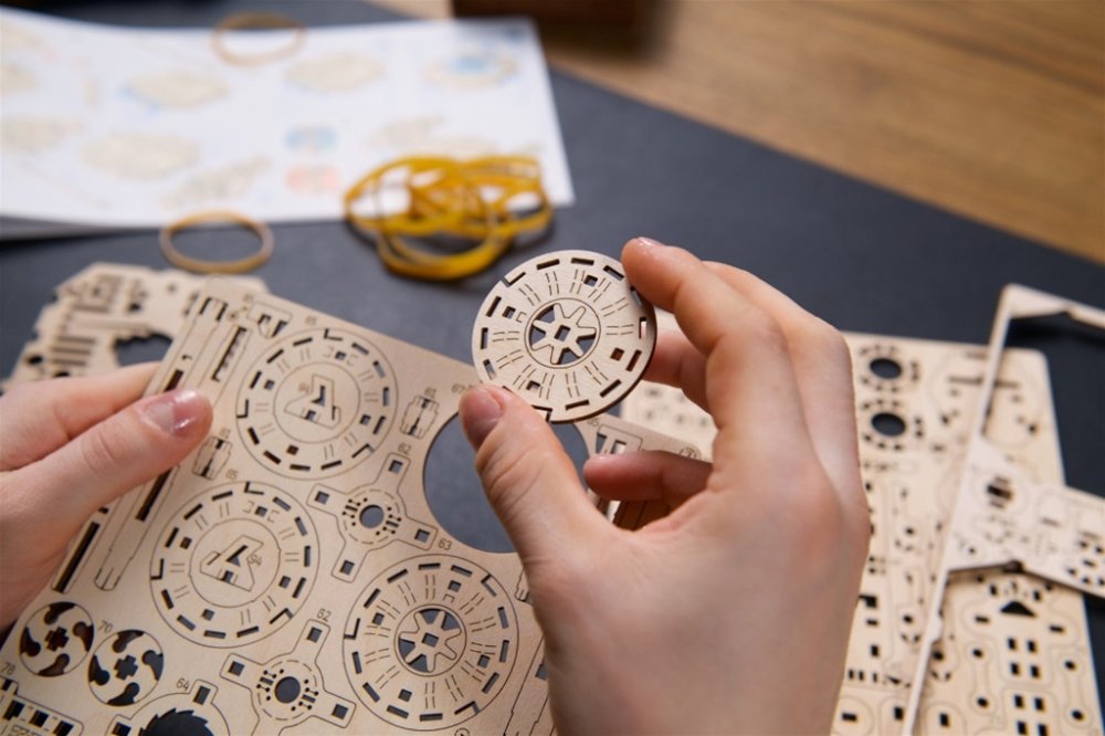 Puzzle mécanique en bois 3D Ugears NASA, Véhicule lunaire – Image 5