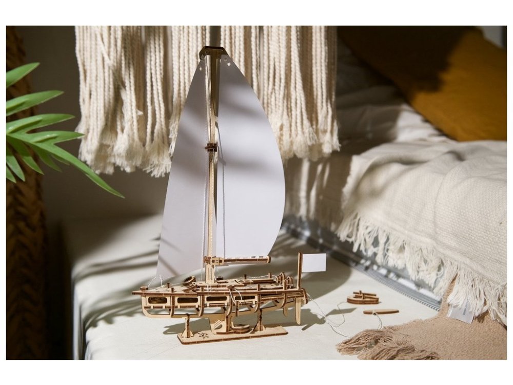 Ugears 3D dřevěné mechanické puzzle Jachta The Ocean Beauty (obrázek 9)