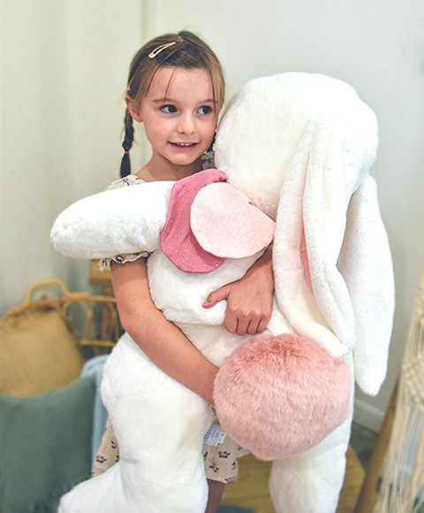 Doudou Plyšový králík s tmavě růžovou bambulkou 80 cm (obrázek 3)