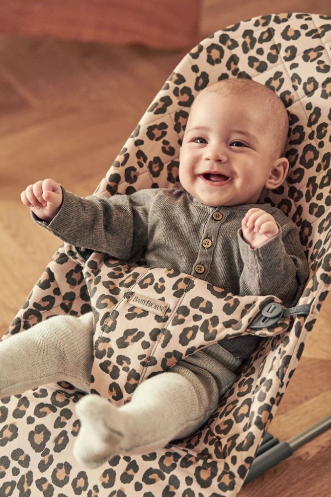 BABYBJÖRN Solstol Bliss Beige Leopardmönstrad Bomull, Mörkgrå Konstruktion