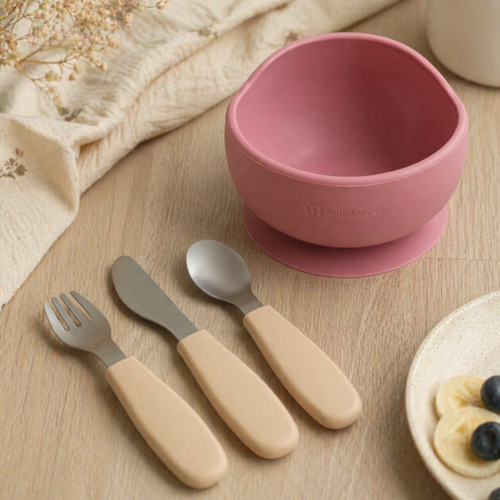 PETITE&MARS Sada příborů s nerezové oceli Take&Match Desert Sand 12m+ (obrázek 4)