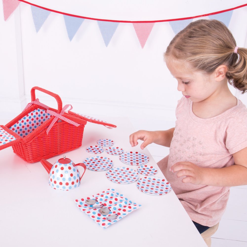 Bigjigs Toys Čajová puntíkovaná sada v piknikovém koši (obrázek 8)