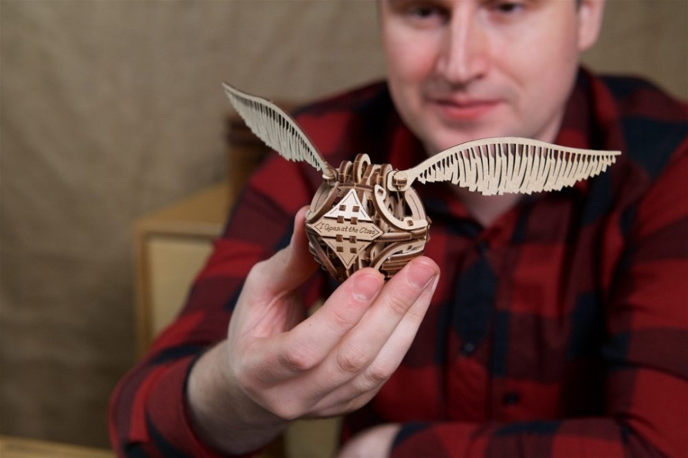 Ugears 3D dřevěné mechanické puzzle Zlatonka, Harry Potter (obrázek 4)