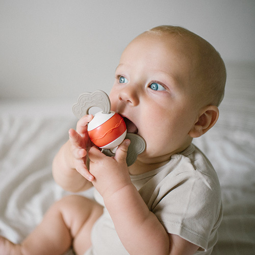BABYONO Hochet avec anneau de dentition 3m+ Candy – Image 4
