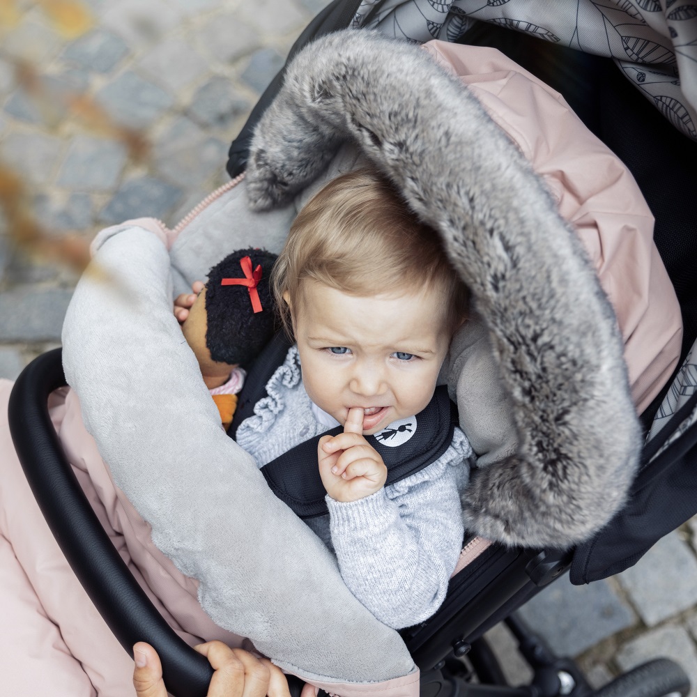 PETITE&MARS Winterfußsack Comfy 4in1 Set + Kinderwagenhandschuhe Furry Champagne Shower – Bild 5