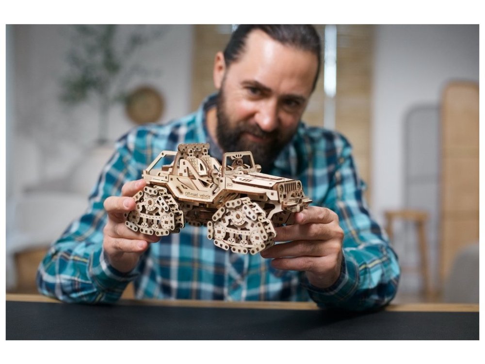 Ugears 3D dřevěné mechanické puzzle Pásové terénní vozidlo (obrázek 3)
