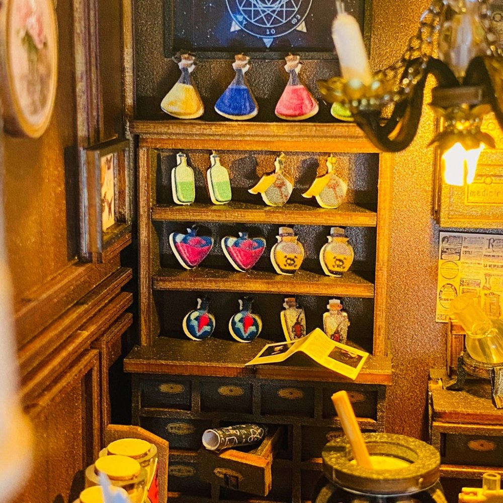 2Kids Toys 3D skládačka Zarážka na knihy miniatura domečku Domek kouzelnice Miry (obrázek 6)