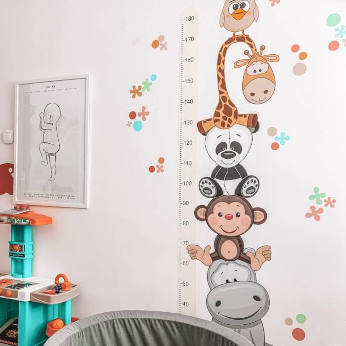 Aufkleber Für Kinderzimmer - Orangefarbenes Kindermeter Mit Fröhlichen Tieren