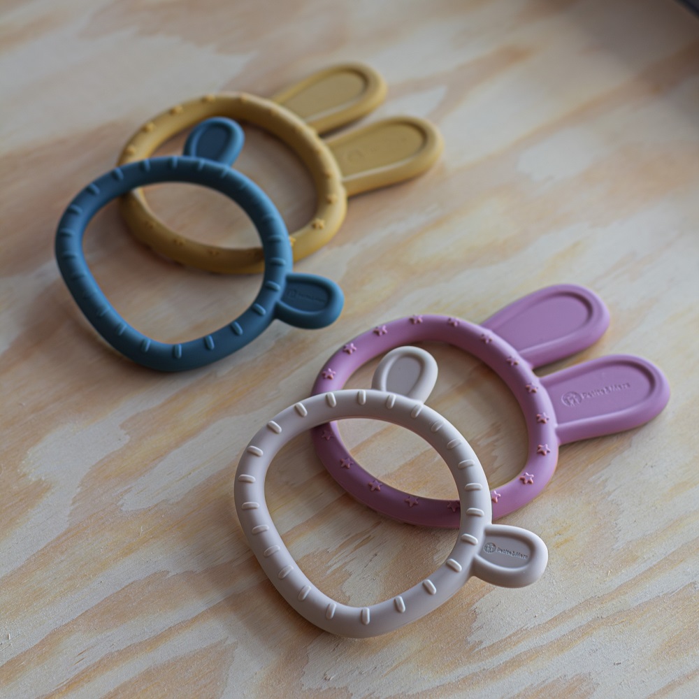 PETITE&MARS Massaggiagengive in silicone Bunny Dusty Rose 0m+ - immagine 4
