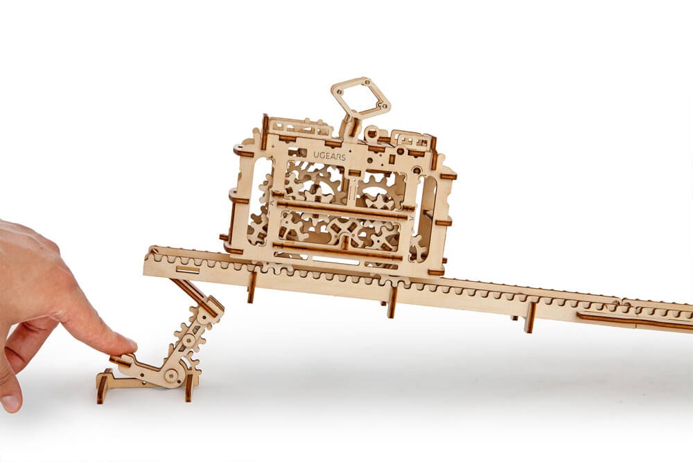 Ugears 3D dřevěné mechanické puzzle Kabinová lanovka s tratí (obrázek 8)