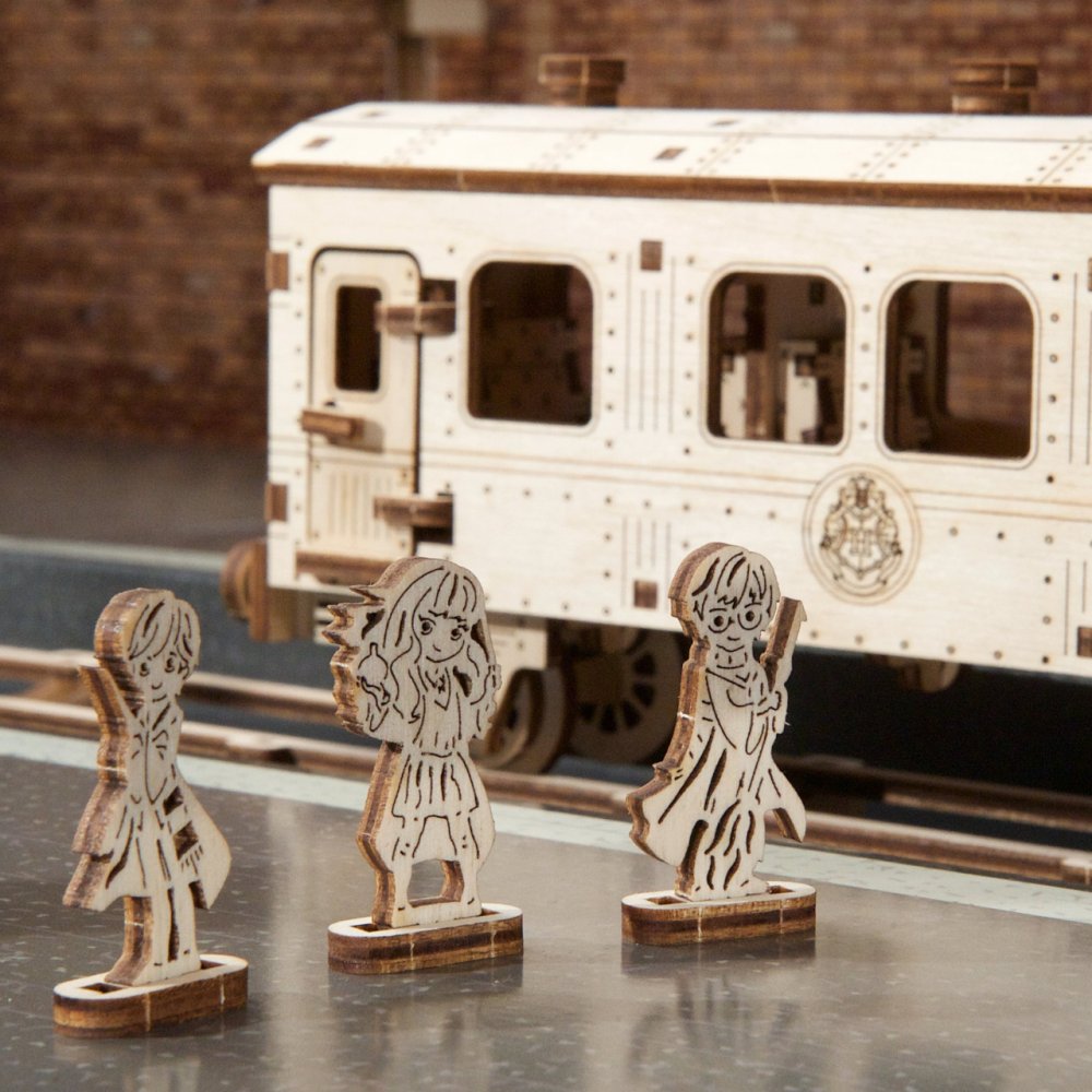 Ugears 3D dřevěné mechanické puzzle Harry Potter Bradavický expres (obrázek 11)