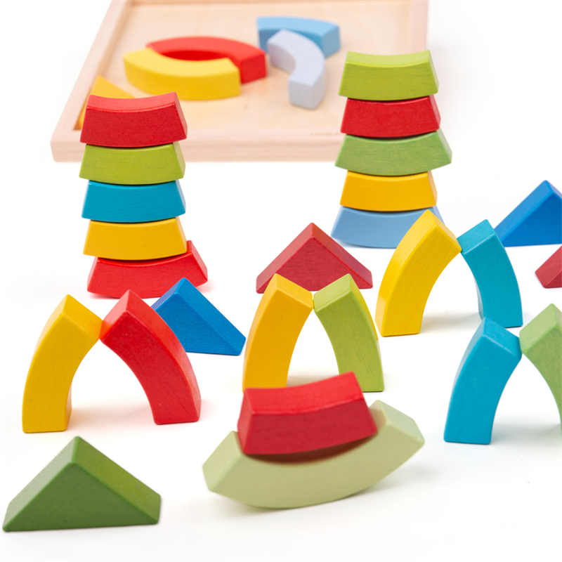 Bigjigs Toys Dřevěné skládací oblouky a trojúhelníky (obrázek 4)
