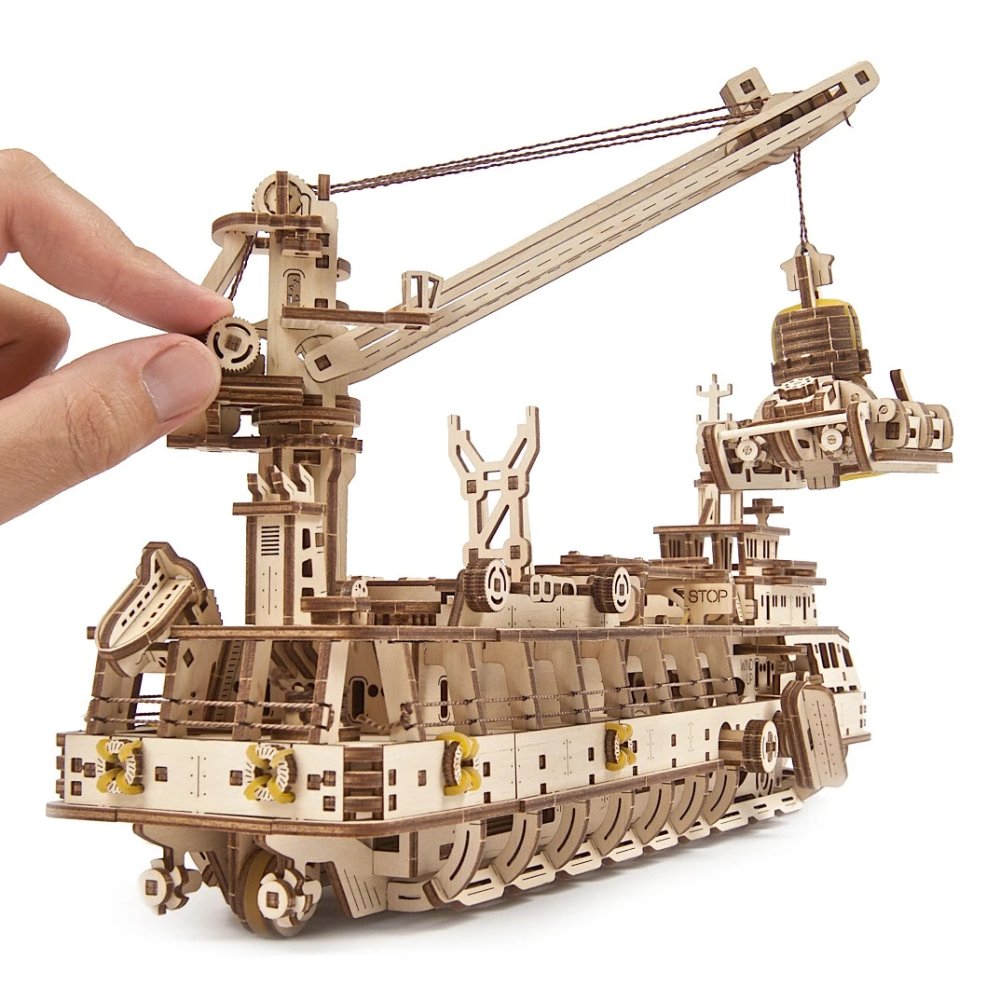 Ugears 3D dřevěné mechanické puzzle Výzkumná loď (obrázek 5)