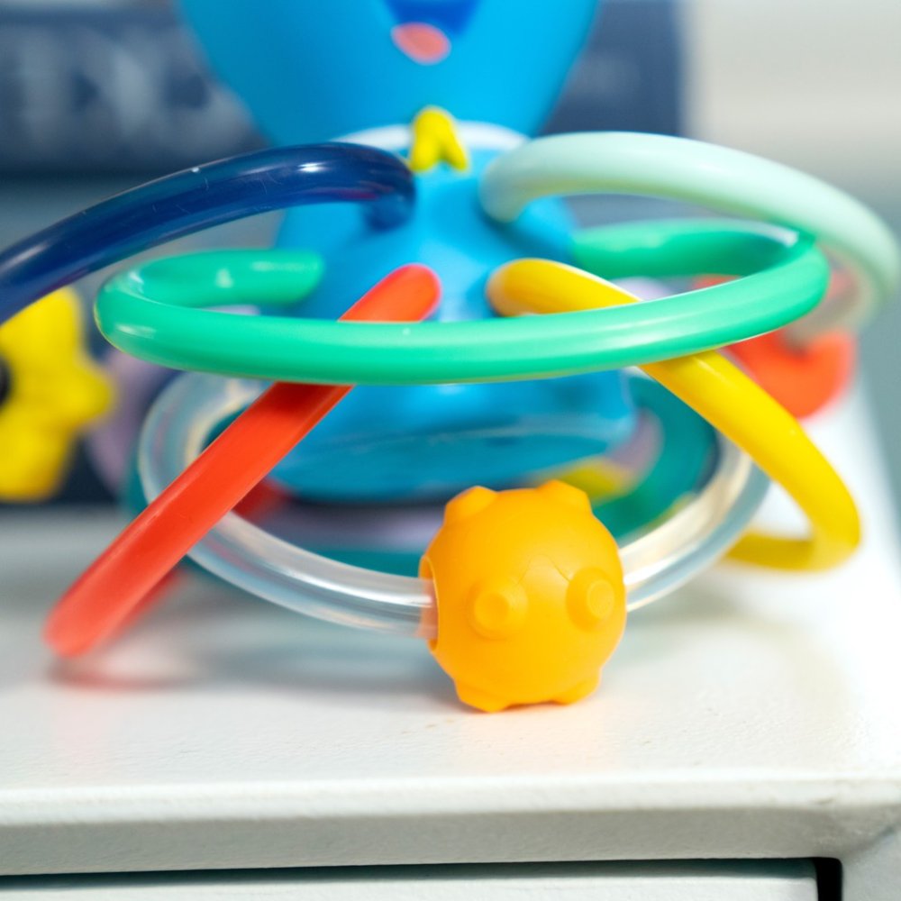 BABY EINSTEIN Gryzak/grzechotka Opus's Shake & Soothe™ 0m+ - obrazek 5