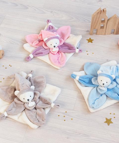 Doudou Zestaw prezentowy - pluszowy otulaczek niebieski miś 24 cm - obrazek 5