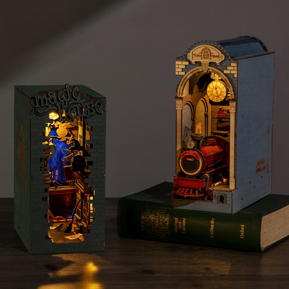 RoboTime 3D skládačka Zarážka na knihy Miniatura domečku Kouzelnická ulička (obrázek 3)