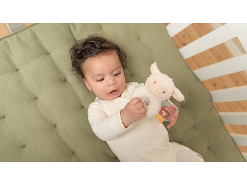 LITTLE DUTCH Chrastítko ovečka Farma (obrázek 3)