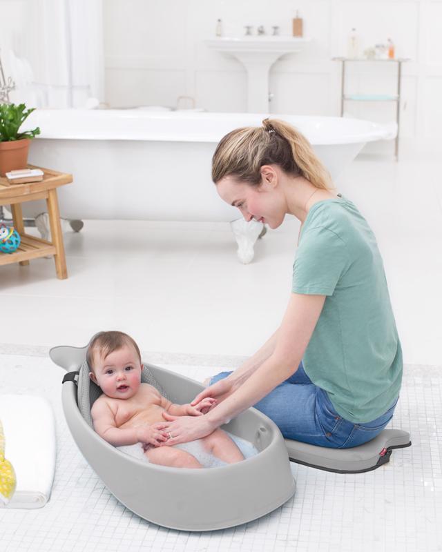 SKIP HOP Bathtub With Ergonomic Moby 3-phase Gray Mat