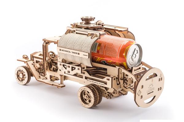 Ugears 3D dřevěné mechanické puzzle UGM-11 Náklaďák s cisternou (obrázek 2)