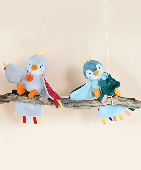 Doudou Dárková sada - hudební plyšová hračka ptáček červený 23 cm (obrázek 2)