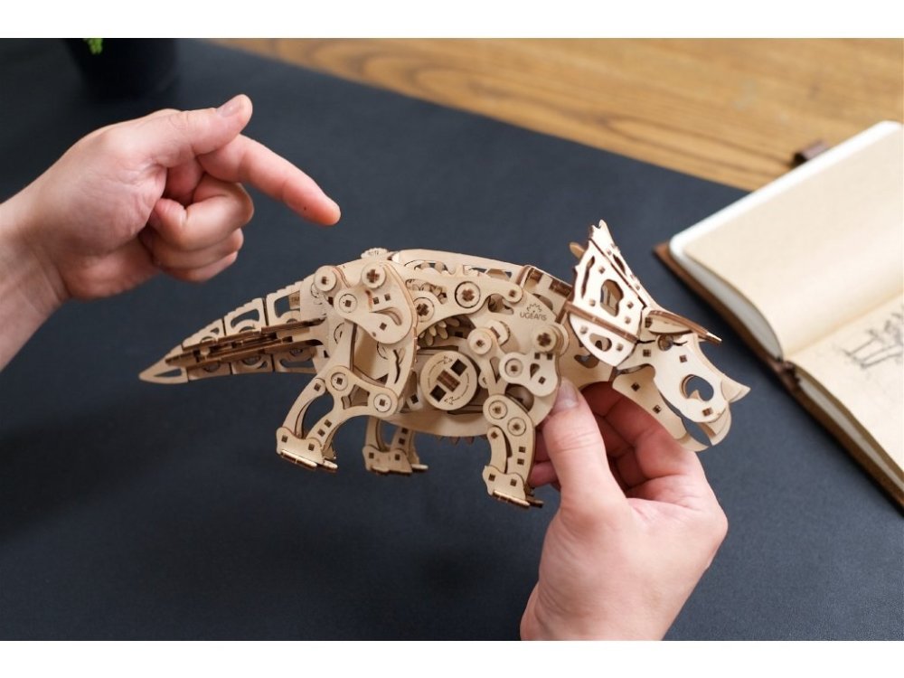 Ugears 3D dřevěné mechanické puzzle Triceratops (obrázek 6)