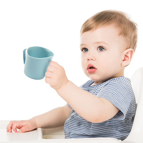 BABYONO Tasse ergonomique avec anses 120 ml menthe 6 mois et plus – Image 5