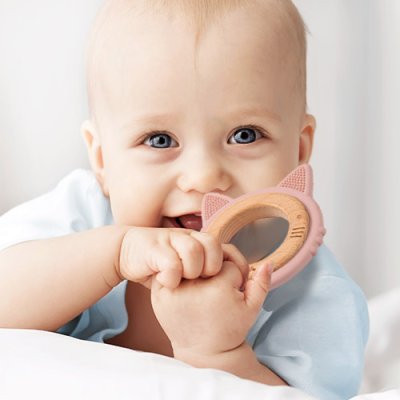 BABYONO Drewniano-silikonowy gryzak Kotek