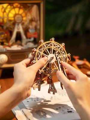 RoboTime 3D Holzpuzzle Spieluhr Karneval bei Sonnenuntergang