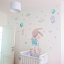 Aufkleber über dem Kinderbett - Hasen mit Sternen und Luftballons