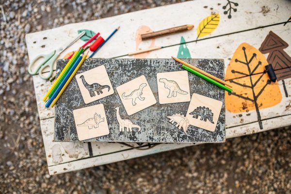 BeWooden Listiga inläggningspussel 4 i 1 - Dino