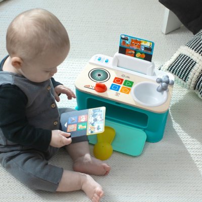 BABY EINSTEIN Jucărie muzicală Magic Touch Kitchen™ Pretend to Cook HAPE 9m+