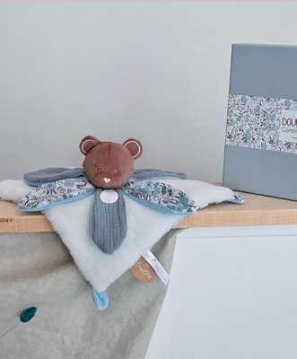 Doudou Zestaw upominkowy - pluszowy miś przytulanka