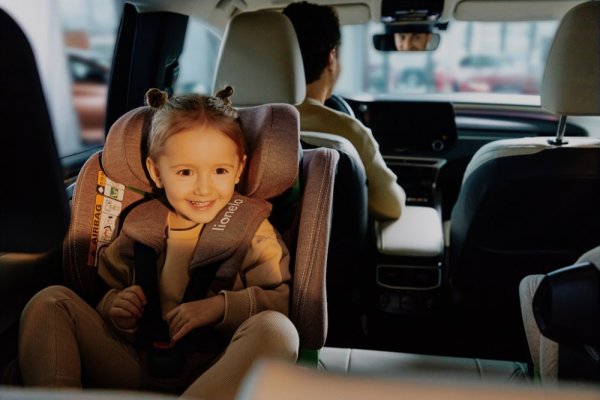 LIONELO Harmony i-Size Car Seat (40-150 cm) Grey Graphite Leather