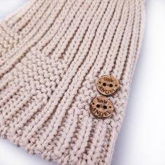 Mütze gestrickt Bommel Knöpfe Outlast ® - Beige