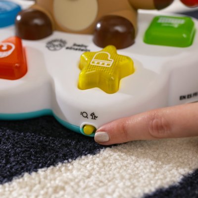 BABY EINSTEIN Musikalisches Lernspielzeug Drum & Learn Dean™ 6m+