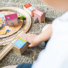 Bigjigs Rail Ferrovia de Madeira Limpeza Costeira 70 peças