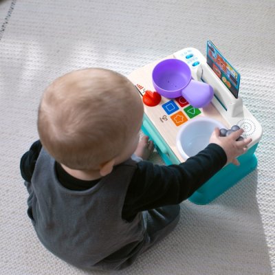 BABY EINSTEIN Zenés játék Magic Touch Kitchen™ Pretend to Cook HAPE 9m+