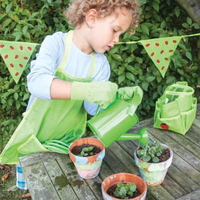 Bigjigs Toys Gartengeräte-Set im grünen Stoffbeutel