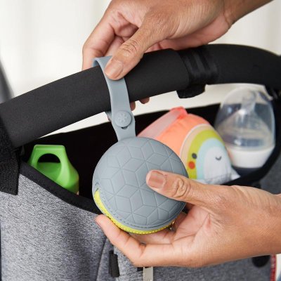 SKIP HOP Silikon-Schnulleretui Grab&Go grau