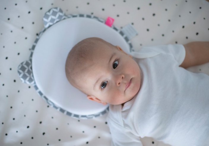 MACIERZYŃSTWO Ergonomiczna poduszka stabilizująca dla noworodków z uszami Grey Classics 0-6m