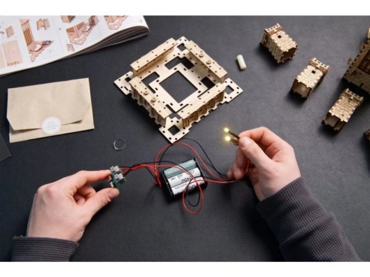 Ugears 3D lesene mehanske sestavljanke Aleksandrijski svetilnik