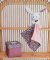 Doudou Conjunto de presente - coelhinho de pelúcia e manta