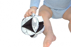 MyMoo Montessori úchopový míček - Lesní zvířátka/černá