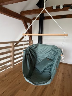 Hängesessel olivgrün HOJDAVAK MAXIMUS OUT mit Kissen, Holz für den Außenbereich, Seil weiß