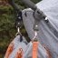 PETITE&MARS Hängegriffe zum Aufhängen einer Tasche am Kinderwagen – 2 Stk