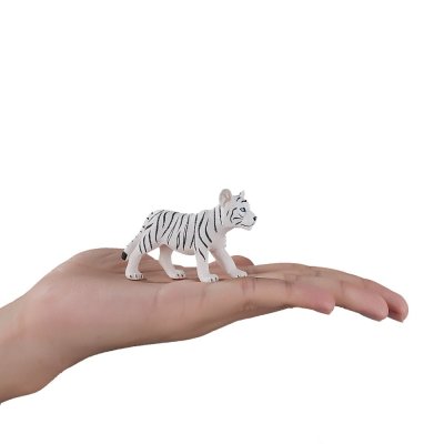Mojo Weißer Bengal-Tiger Junges stehend